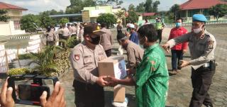 Polres Mesuji Lampung Bagikan Paket Sembako Ke Warga Kabupaten Mesuji